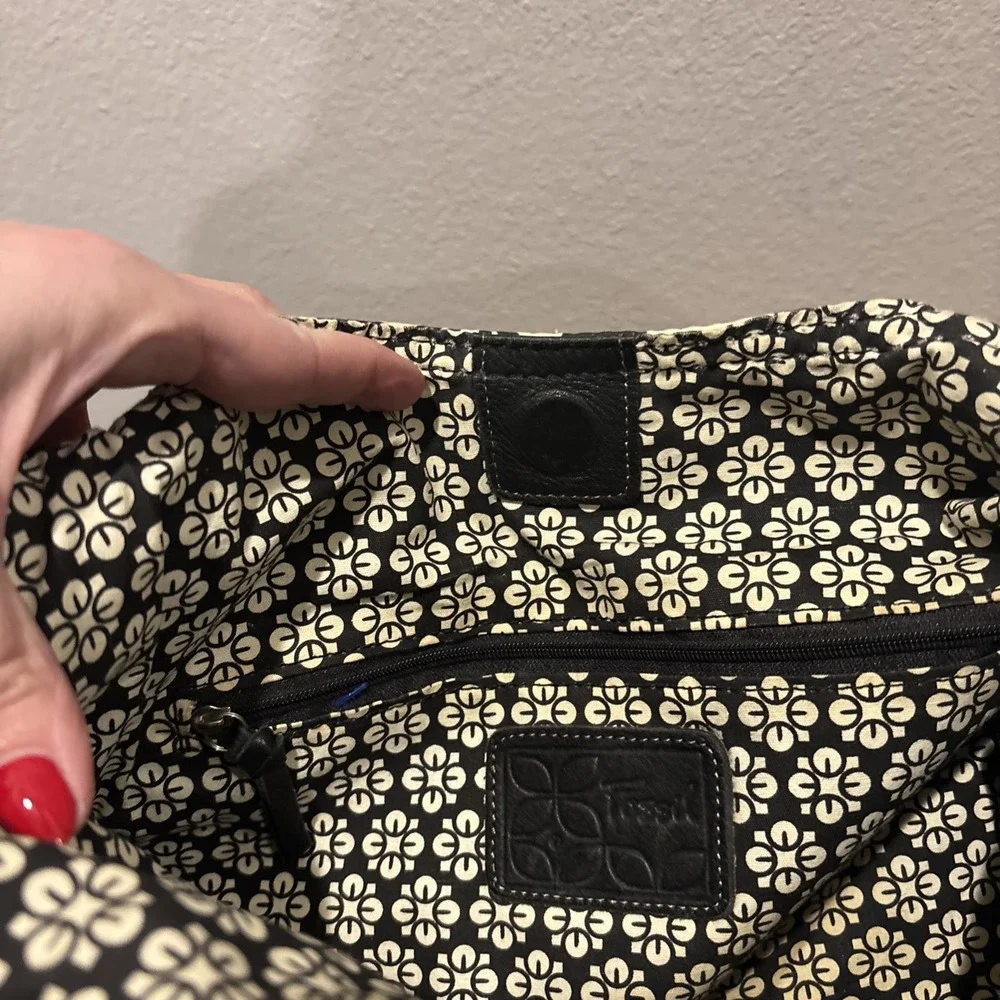 FOSSIL Vintage Women's Shoulder Bag Purse‎ ~HOBO~Black And Cream~Quilted~Floral